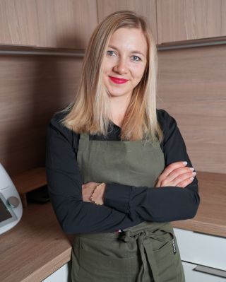 Mezinárodní den kuchařů je ideální chvílí poděkovat člověku, bez kterého by MLSNI vůbec nebylo – naší Magdi! 💜🧑🏽‍🍳 To ona...