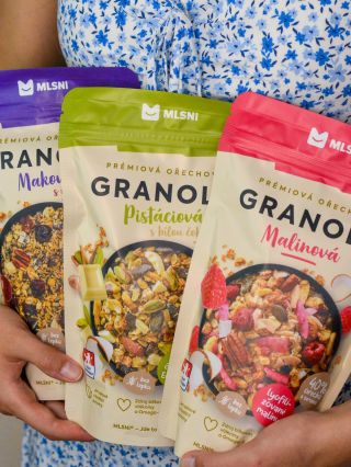 Ententýky, dva špalíky… Která granola půjde dneska do vaší misky? 💜 Vyberte si tu svou u nás na Mlsni.cz